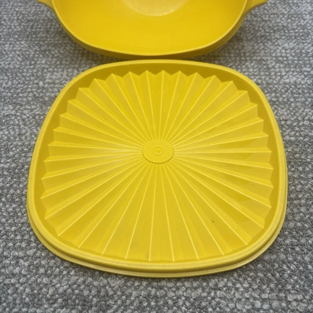 Tupperware bowl excellent